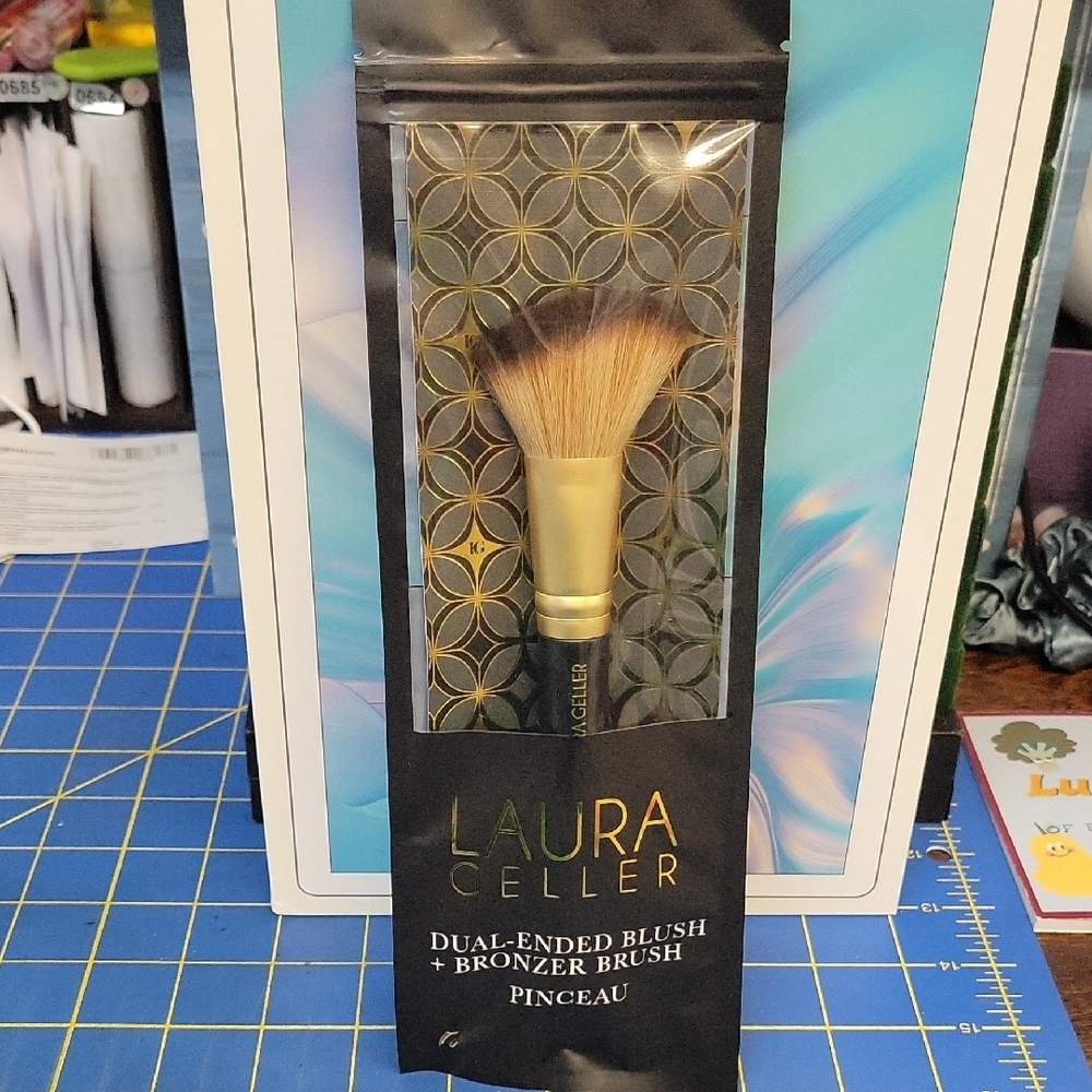 Laura Geller Black and Gold Dual-Ended Brush New